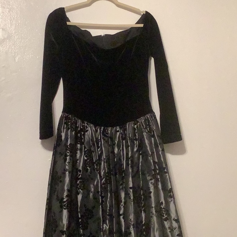 Gorgeous SCOTT McCLINTOCK  Formal Gown with Foral design size 12 Prom Cruise